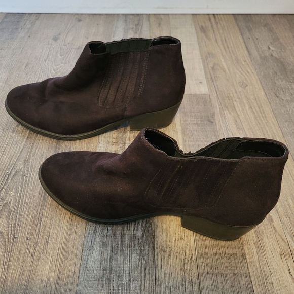 J. Adam's Black booties in size 10 used once - Picture 4 of 6